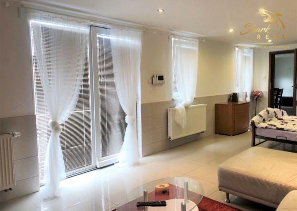 Jedinečná apartmánová nehnutelnosť s bazénom a záhradou