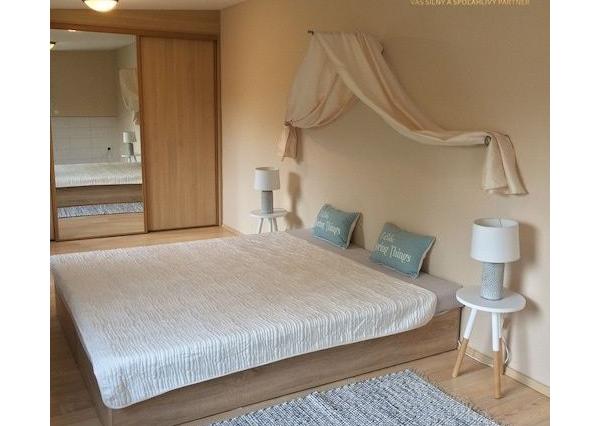 Jedinečná apartmánová nehnutelnosť s bazénom a záhradou