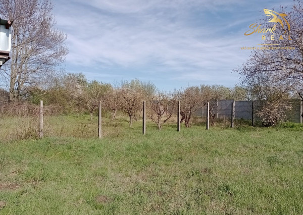 Pekný rovinatý pozemok v Poľnom Kesove