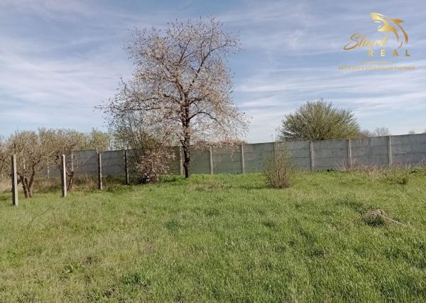 Pekný rovinatý pozemok v Poľnom Kesove