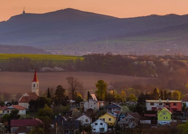 Krásny pozemok na predaj len 10 minút od Nitry