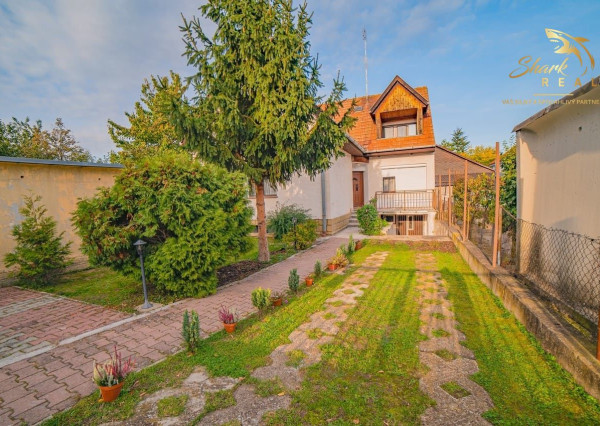 Poschodový dom v tichej lokalite Piešťan