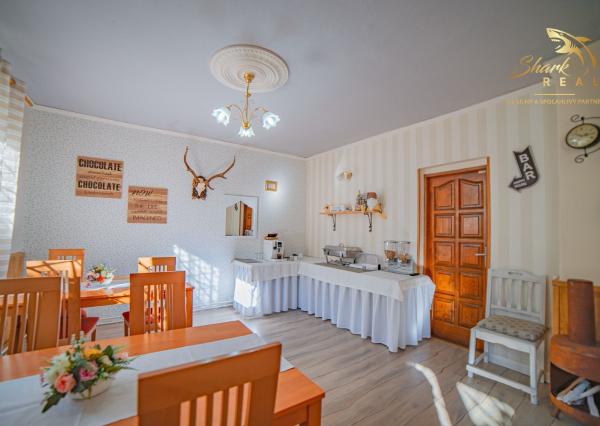 VÝRAZNÁ ZĽAVA! Očarujúci penzión s reštauráciou, bazénom, welness a ihriskom