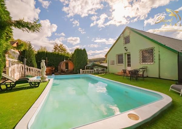 VÝRAZNÁ ZĽAVA! Očarujúci penzión s reštauráciou, bazénom, welness a ihriskom