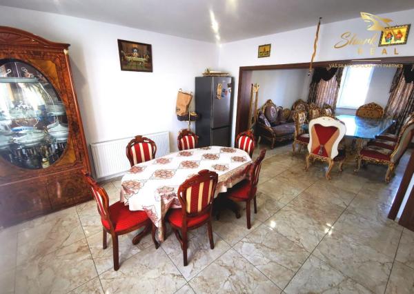 Znížená cena. Zrekonštruovaný rodinný dom vo Veľkých Kostoľanoch