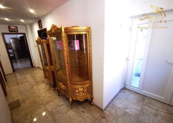 Znížená cena. Zrekonštruovaný rodinný dom vo Veľkých Kostoľanoch