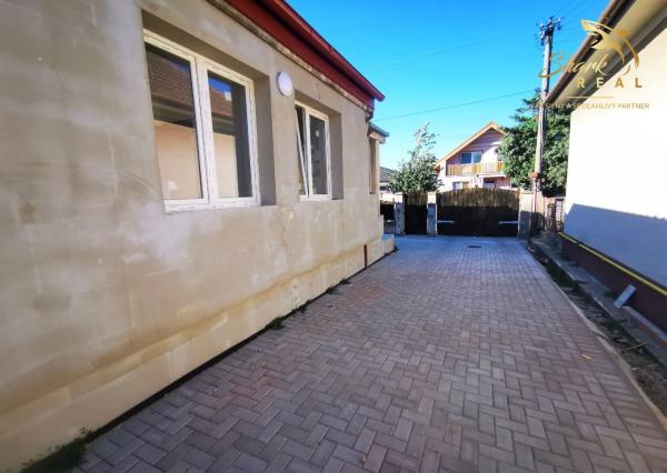 Znížená cena. Zrekonštruovaný rodinný dom vo Veľkých Kostoľanoch