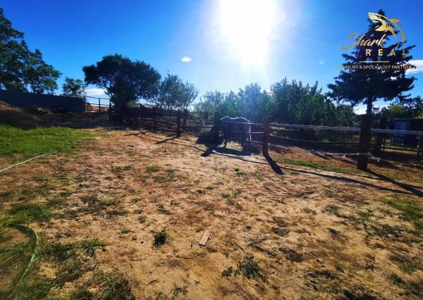 Znížená cena. Zrekonštruovaný rodinný dom vo Veľkých Kostoľanoch