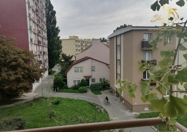 Na predaj priestranný slnečný 3-izbový byt na Krajinskej ulici