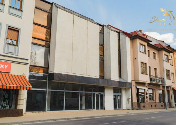 Budova v centre, alebo bytový dom? Je to na Vás