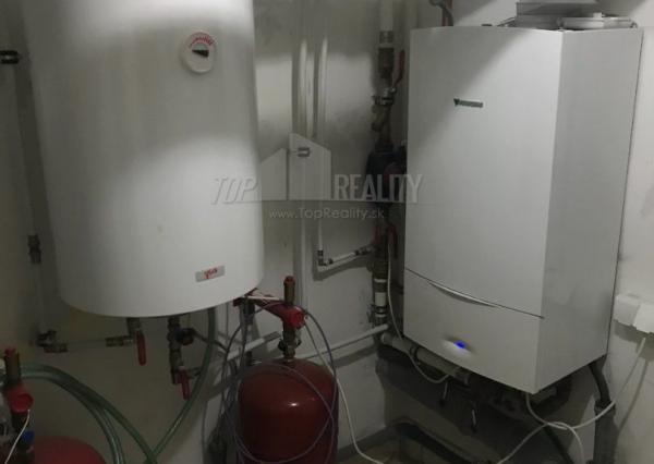 Budova v centre, alebo bytový dom? Je to na Vás