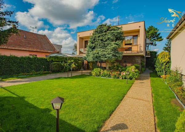 Peknučký zrekonštruovaný dom s veľkou úžitkovou záhradou