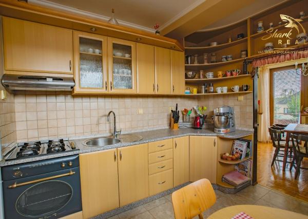 Peknučký zrekonštruovaný dom s veľkou úžitkovou záhradou