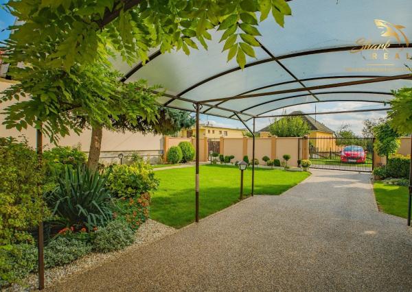 Peknučký zrekonštruovaný dom s veľkou úžitkovou záhradou