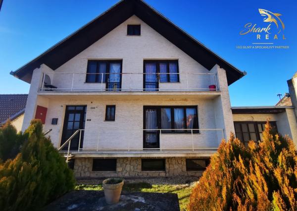 Priestranný 3-podlažný rodinný dom, pozemok 3544 m2