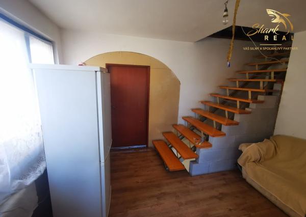 Priestranný 3-podlažný rodinný dom, pozemok 3544 m2