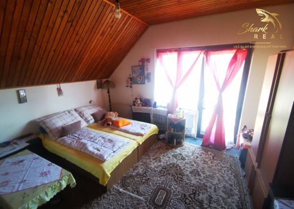 Priestranný 3-podlažný rodinný dom, pozemok 3544 m2