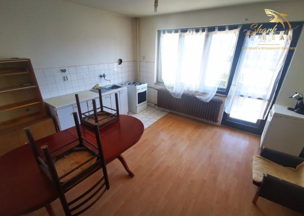 Priestranný 3-podlažný rodinný dom, pozemok 3544 m2