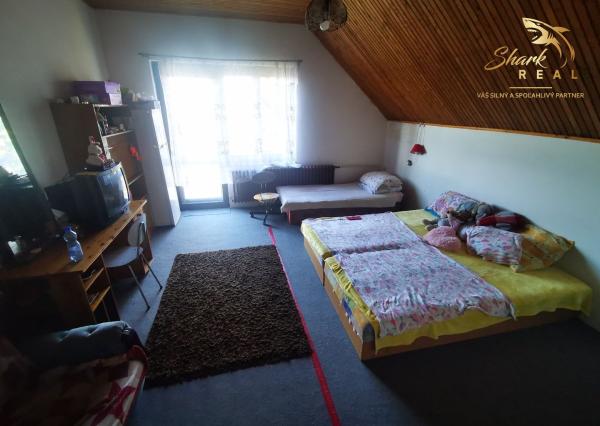 Priestranný 3-podlažný rodinný dom, pozemok 3544 m2