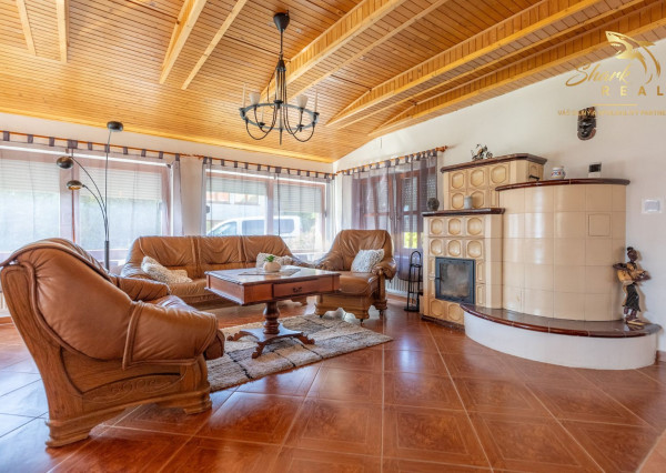 Jedinečná rodinná usadlosť s bazénom, posilňovňou, wellness a hosťovským domom