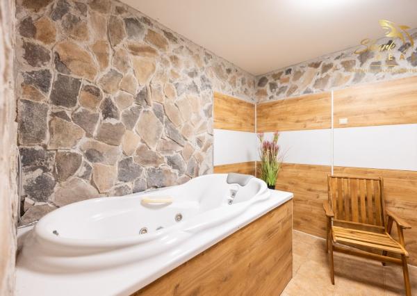 Jedinečná rodinná usadlosť s bazénom, posilňovňou, wellness a hosťovským domom