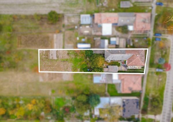 Priestranný 5-izbový dom s veľkým pozemkom v obci Iža