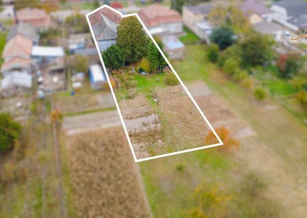 Priestranný 5-izbový dom s veľkým pozemkom v obci Iža