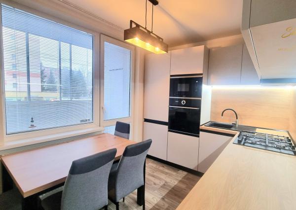 REZERVOVANÉ!!!  PRENÁJOM 3-IZBOVÝ BYT PO KOMPLETNEJ REKONŠTRUKCII V  CENTRE MESTA TREBIŠOV- PRVÝ NÁJOMNÍK