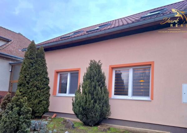 ZNÍŽENÁ CENA - Útulný rodinný dom s veľkou upravenou záhradou