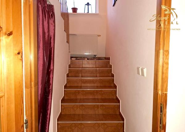 ZNÍŽENÁ CENA - Útulný rodinný dom s veľkou upravenou záhradou