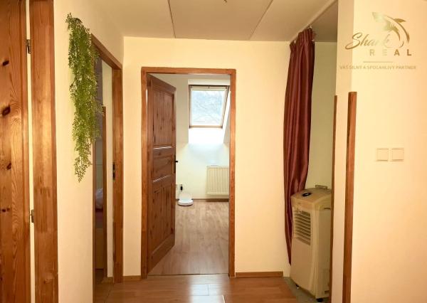 ZNÍŽENÁ CENA - Útulný rodinný dom s veľkou upravenou záhradou