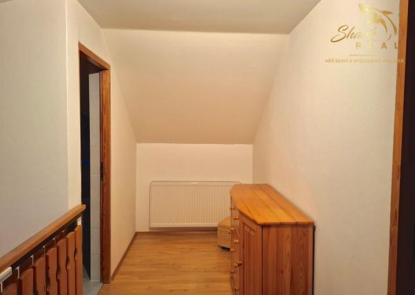 ZNÍŽENÁ CENA - Útulný rodinný dom s veľkou upravenou záhradou