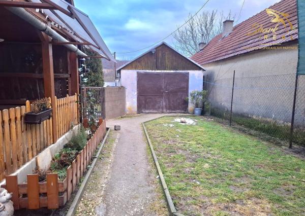 ZNÍŽENÁ CENA - Útulný rodinný dom s veľkou upravenou záhradou