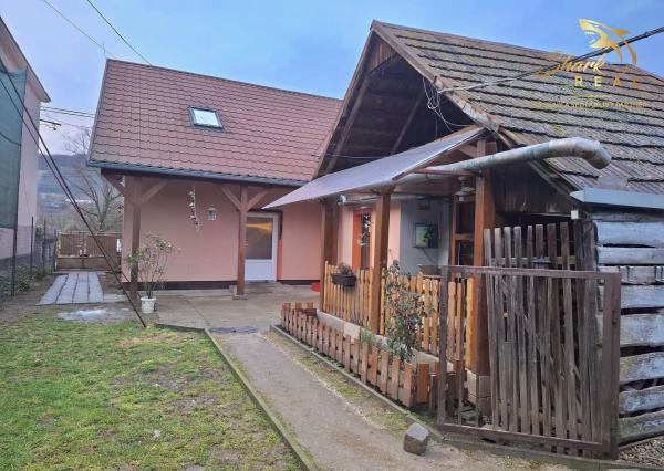 ZNÍŽENÁ CENA - Útulný rodinný dom s veľkou upravenou záhradou