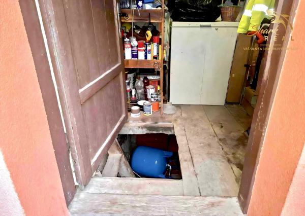 ZNÍŽENÁ CENA - Útulný rodinný dom s veľkou upravenou záhradou