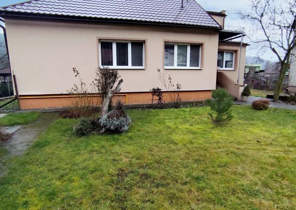 Rodinný dom s veľkorysým investičným pozemkom na predaj