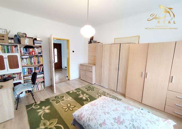 Rodinný dom s veľkorysým investičným pozemkom na predaj