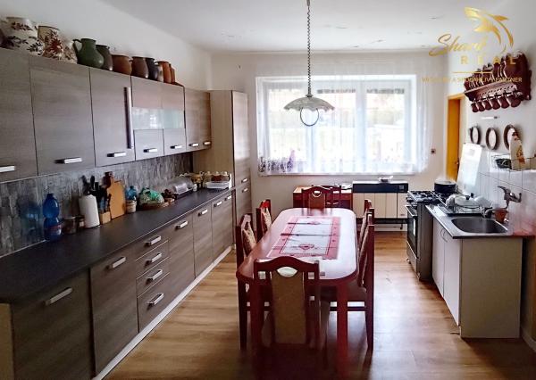 Rodinný dom s veľkorysým investičným pozemkom na predaj