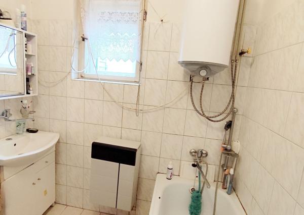 Rodinný dom s veľkorysým investičným pozemkom na predaj