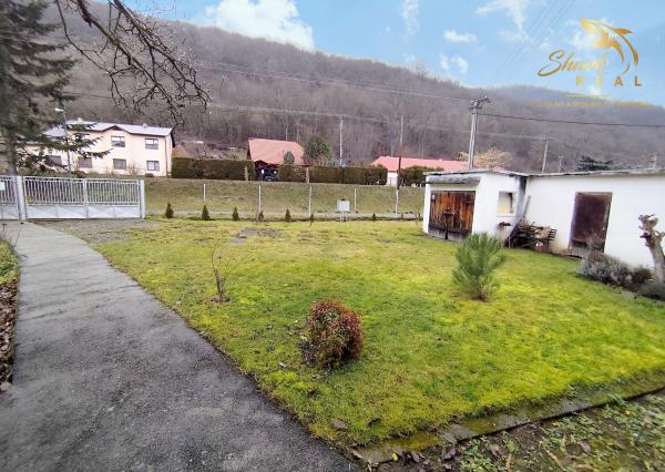 Rodinný dom s veľkorysým investičným pozemkom na predaj