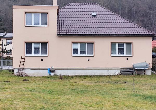 Rodinný dom s veľkorysým investičným pozemkom na predaj