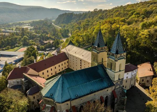 Rodinný dom s veľkorysým investičným pozemkom na predaj