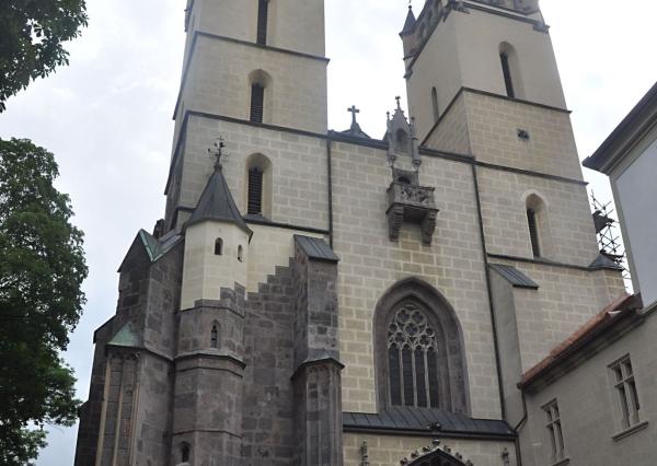 Rodinný dom s veľkorysým investičným pozemkom na predaj