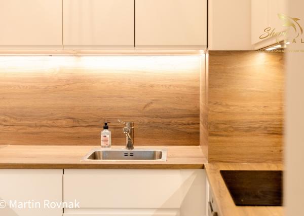 Moderný 2-izbový byt v Steinovom dvore – centrum na dosah