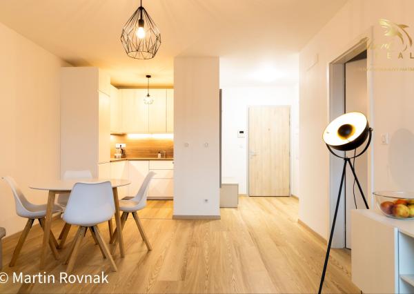 Moderný 2-izbový byt v Steinovom dvore – centrum na dosah