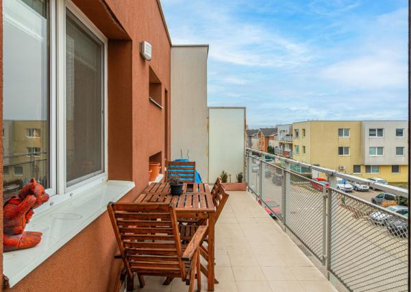 !ZNÍŽENÁ CENA! Slnečný 4-izbový byt s terasou len 10 km od Bratislavy