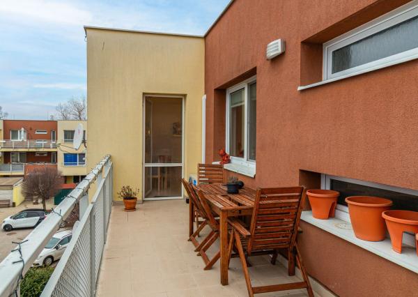 !ZNÍŽENÁ CENA! Slnečný 4-izbový byt s terasou len 10 km od Bratislavy