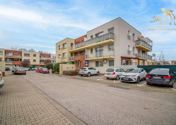 !ZNÍŽENÁ CENA! Slnečný 4-izbový byt s terasou len 10 km od Bratislavy