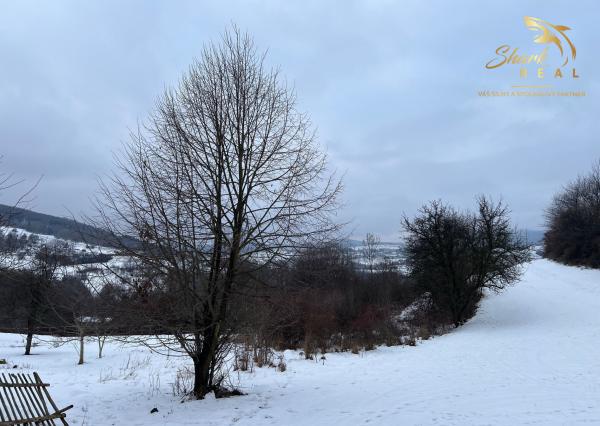 Chalupa s krásnym výhľadom na štiavnické vrchy