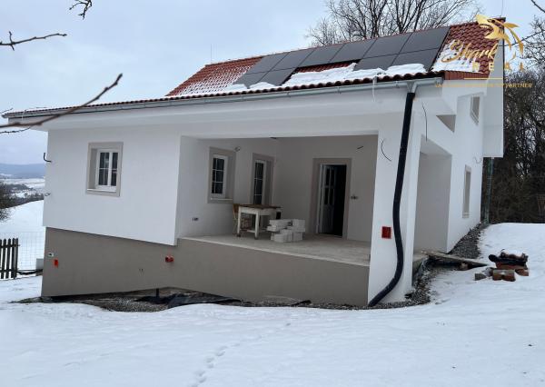 Chalupa s krásnym výhľadom na štiavnické vrchy